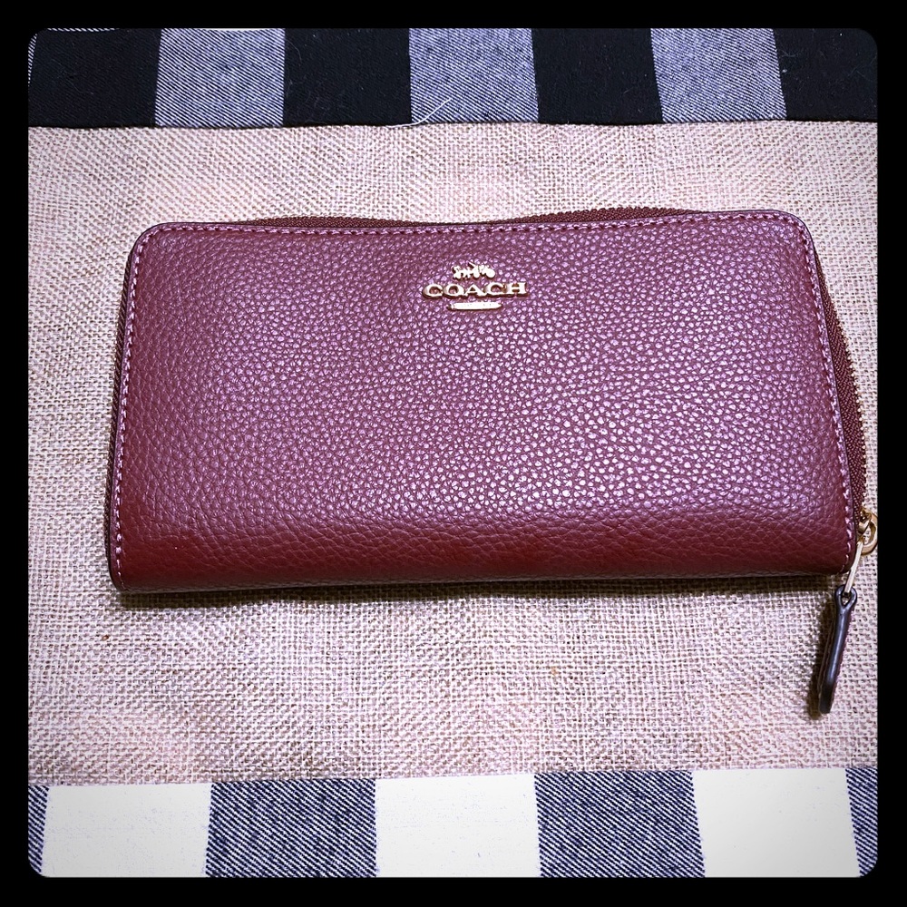 Classy Coach Zip Accordion Wallet 💗 New!! 💗